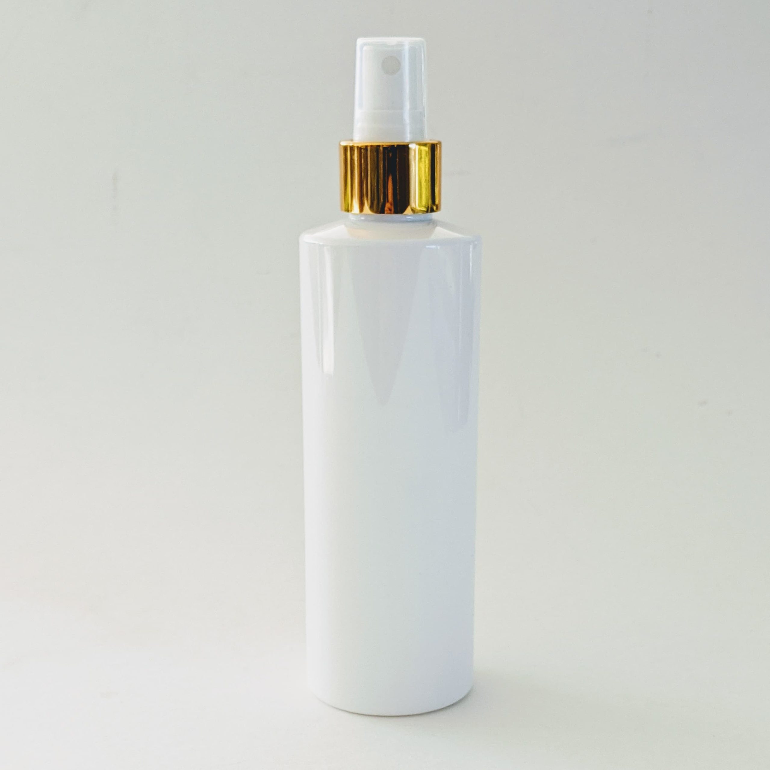 250ml White Plastic Bottle with Gold & White Spray Atomiser